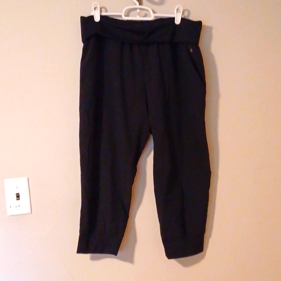 Bogo Fabletics Cropped Joggers - Picture 1 of 5